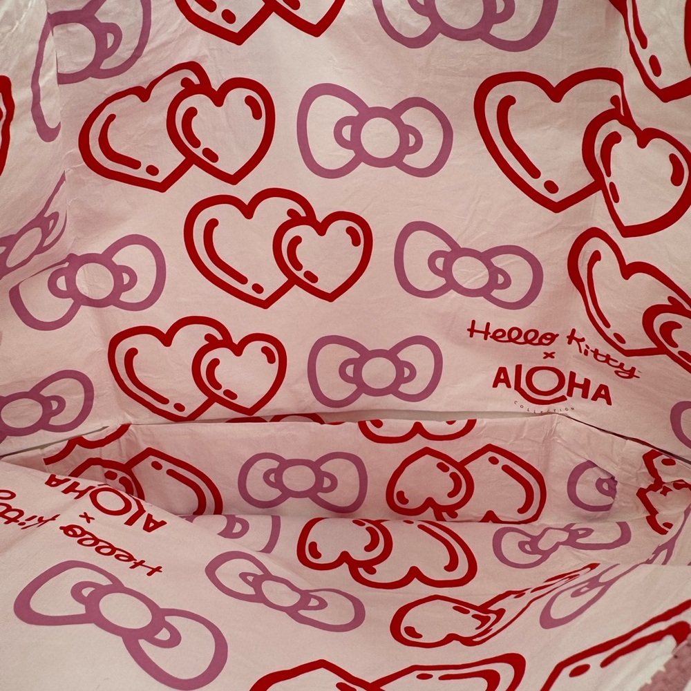 Aloha Collection x Hello Kitty Reversible Tote - Picture 10 of 10